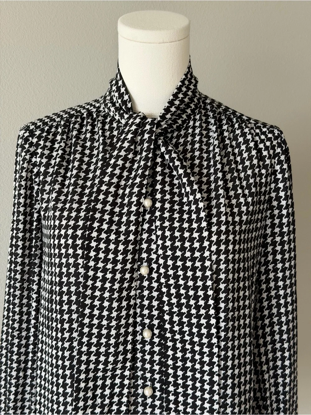 Kate Spade New York Black and White Houndstooth Tie-Neck Blouse - XS